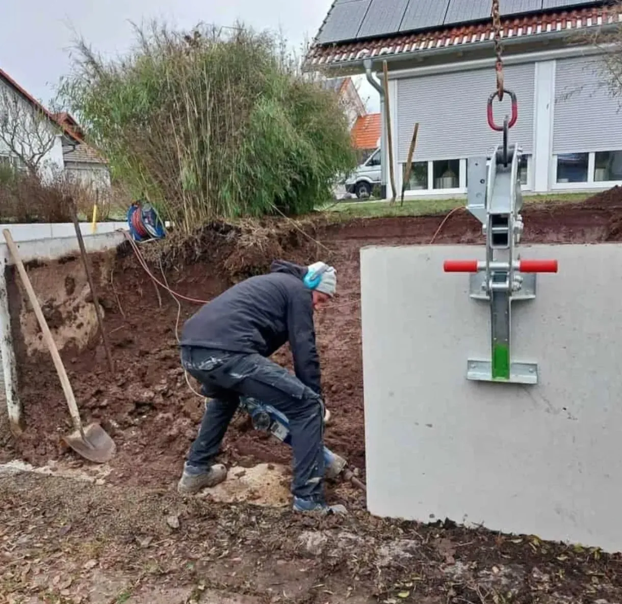 Arbeiten an Erdreich und Fundamentbereich